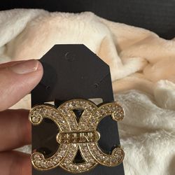 Brooch 