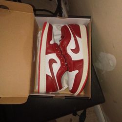 Brand New Jordan 1 Low Red 101/2