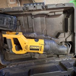 Reciprocating saw. Battery and charger.