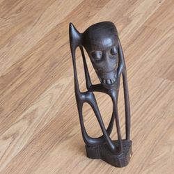 Vintage hand-carved Makonde Shetani spirit sculpture figure from East 
Africa Pre-owned, very good shape. Dispay item. Weight 1.5b please 
shipping ma
