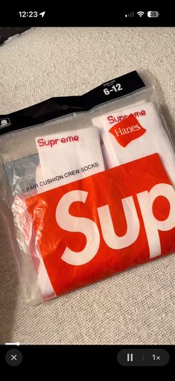 2 PAIRS IN ONE BAG SUPREME SOCKS