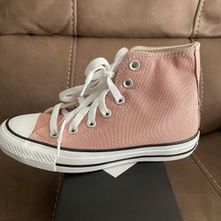 Women’s Converse Hight Top Size 5.