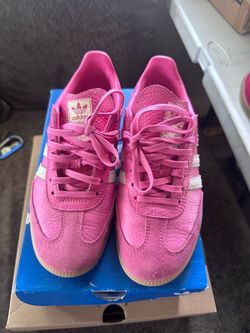 Pink sambas
