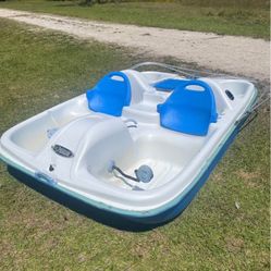 Pelican Paddle Boat In Excellent CondiPelican paddle boat in excellent condition