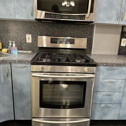 Microwave for sale for Sale in Queens, NY - OfferUp