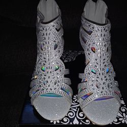 Silver Low Heels Size 8 1/2 Woman  