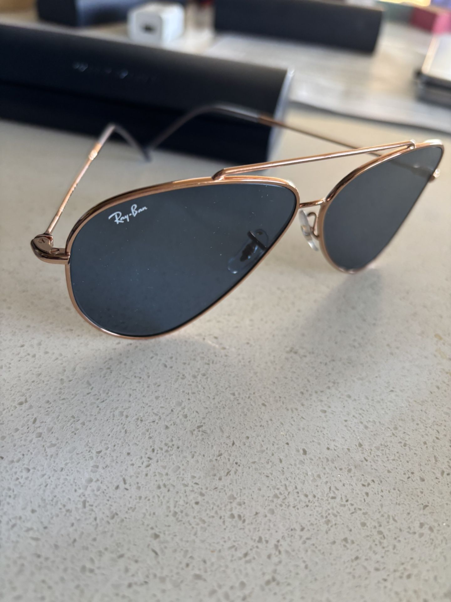 Ray-Ban Aviator reverse sunglasses in Rose gold