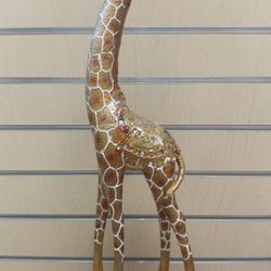 Giraffe Figurine / Statuette ( NEW ) resin