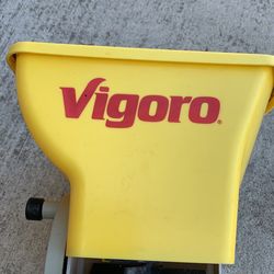 Spreads Seeds Granular Fertilizer 