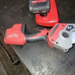 vendo cortadora Milwaukee para pvc con batería I cargador 