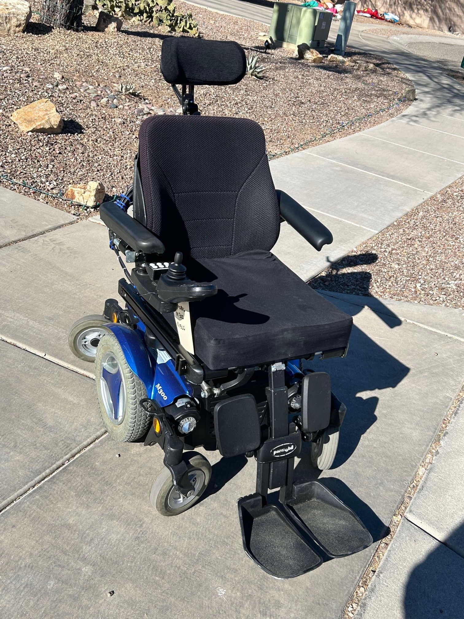 Permobil M300 Fully Articulating Electric Wheelchair With ilevel Adjustable Height Seat