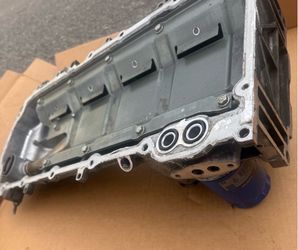 GM Upper Oil Pan from 2016 Escalade. It’s for a 2014 to 2018 5.3L and 6.2L engine read below for all makes & models