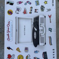 Victoria suitcase, record player new inbox