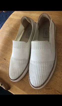 UGG Woman’s Tan Stretch Shoes Size 8 In Clean Great Condition