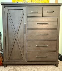 Jaxon Armoire / Dresser