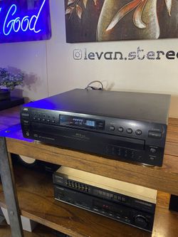 Vintage JVC 5-Disc CD Changer (1999) – The Ultimate Analog Aesthetic
