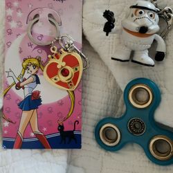 Sailor moon key chain a fibbit spinner and other key chain thing