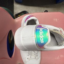 Women adidas sz 8      $25