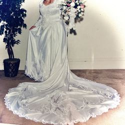 Vintage 1994  Absolutely Stunning Wedding Dress.size 20