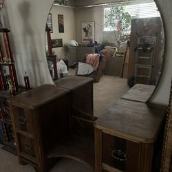 antique 4 drawer vanity w mirror