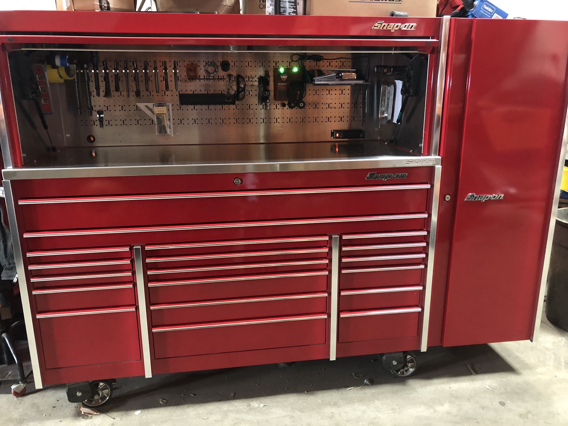 Snap on master series tool box with hutch and locker for Sale in Grand