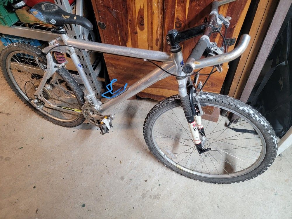 G.T. FULLSUSPENSION MTN BIKE