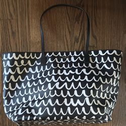Kate Spade New York Shore Street Pop Scallop Margaretta tote bag in black and white