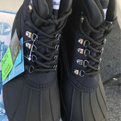 snow boots. mens sizes 7-8-9-10-11-12-13.  💯 % water proof. Botas para la nieve.