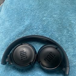 JBL Tune 510BT Wireless On-Ear Headphones with Purebass Sound - Black ™