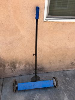 Magnetic Sweeper with Wheels and Handle