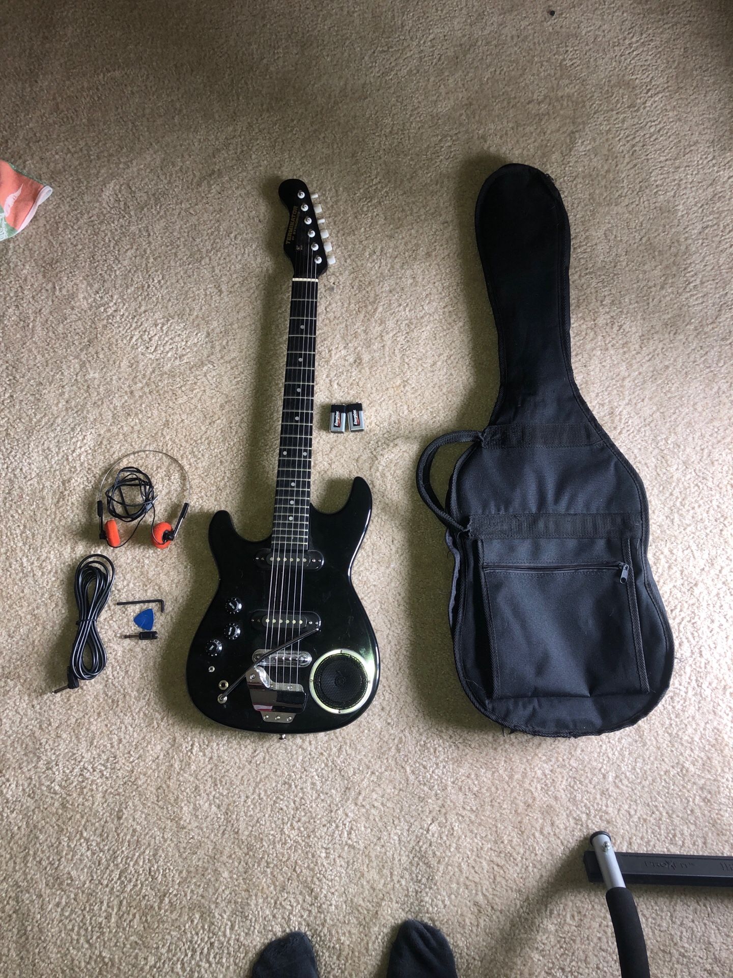 synsonics terminator electric guitar with built in speaker