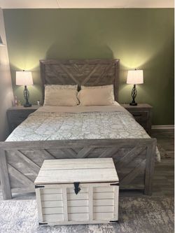QUEEN BEDROOM SET (MATTRESS NOT INCLUDED)
