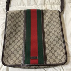 Gucci GG Supreme Messenger Bag