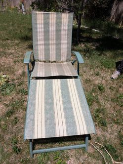 Sturdy vtg lawn chair