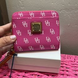 New Dooney and Bourke Wallet For Sale.. 