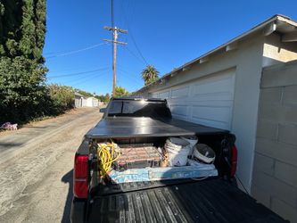 Bed cover for Toyota Tacoma 2025