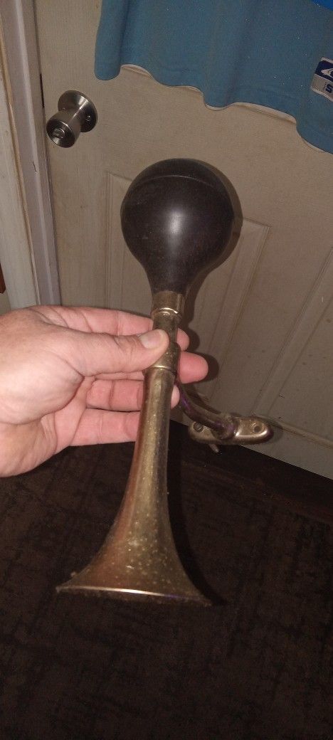 Antique Vintage Working Plunger Type Car/bike Horn