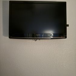 SYLVANIA 32” LCD TV’s  Side DVD (3)