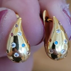 Brand new 21k gold plated womens earring 