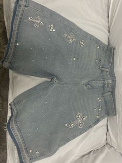 Men’s Luxury Rhinestone Denim Shorts – New – Size (34/36)