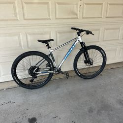 2022 Giant Fathom 2 Large 29 mountain bikes ready to ride check description for details