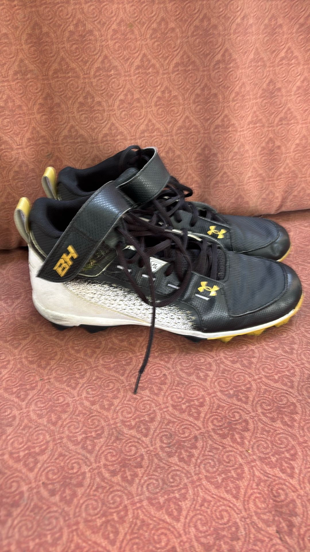 Men’s Under Armour B-1 Moulded High Top Baseball Cleats