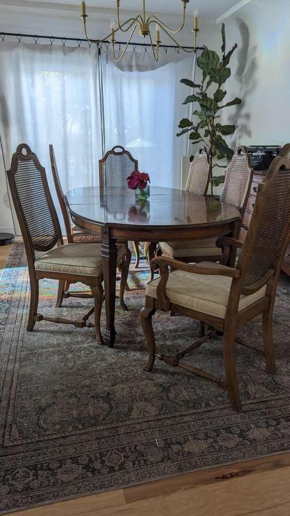Antique Thomasville Mediterranean Dining Chair Set - Great Condition