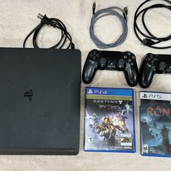 Ps4 with 2 controllers and 2 games works perfect
