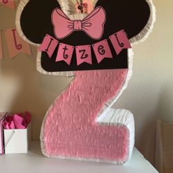 Minnie Mouse Piñata 