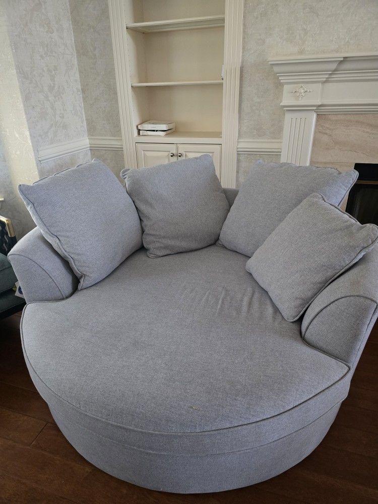 Round Sofa In New Condition