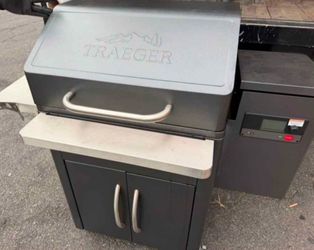 TRAEGER SILVERTON 620 PELLET GRILL SMOKER USED WORKS GREAT