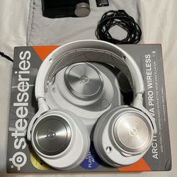 Steelseries Arctis Nova Pro Wireless Headphones 