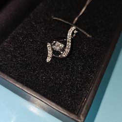White gold diamond Pendant And Necklace 