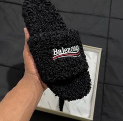Black Balanciaga slide size 9.5